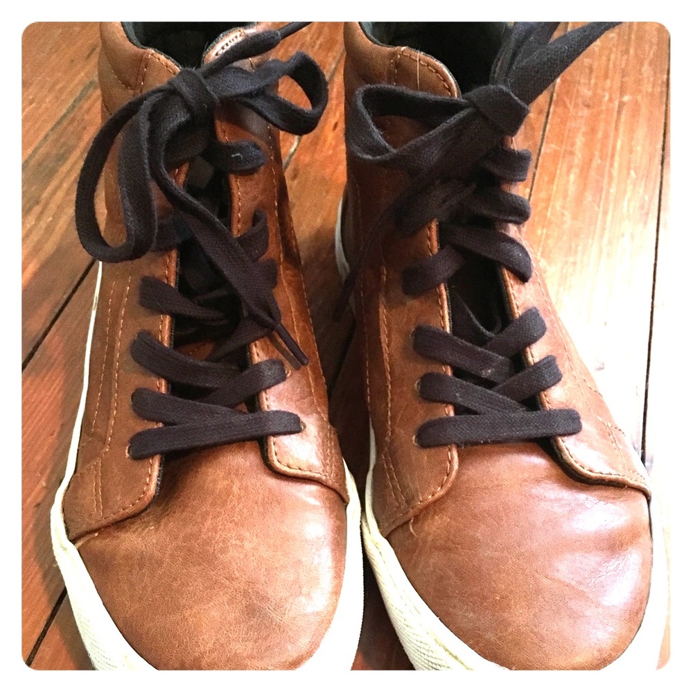 Old Navy boys shoes size 4